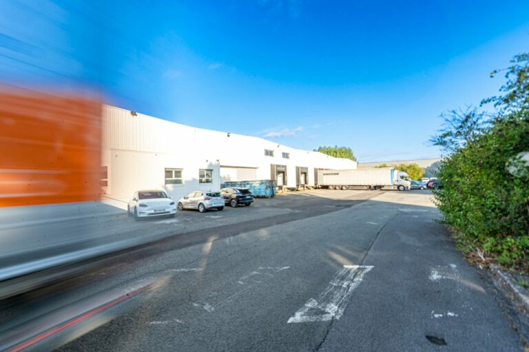 Reportages photo et charte graphique pour un portefeuille de 25 actifs logistiques Europe